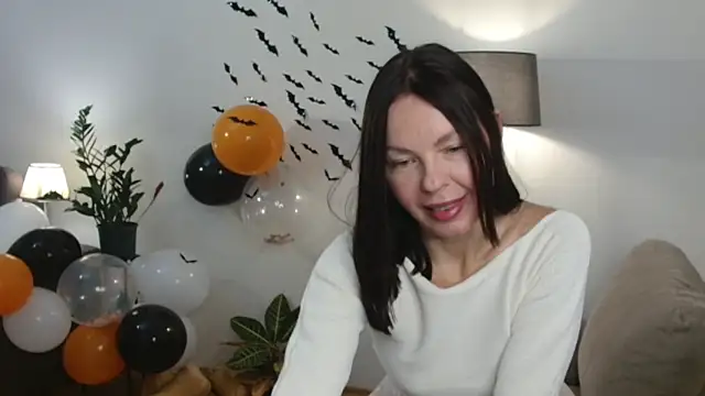 LittleNicolee online show from October 26, 2025, 2:56 pm