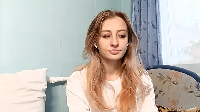 Snapshot of AmeliLia chatting on October 17, 2025, 11:13 am AmeliLia online show from October 17, 2025, 11:13 am