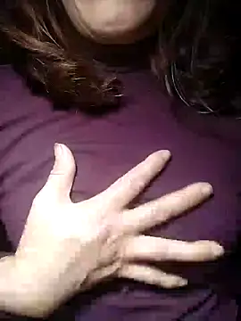 YiyinLy online show from November 19, 2025, 9:37 pm