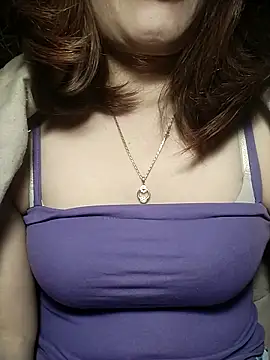 YiyinLy online show from November 24, 2025, 7:24 pm