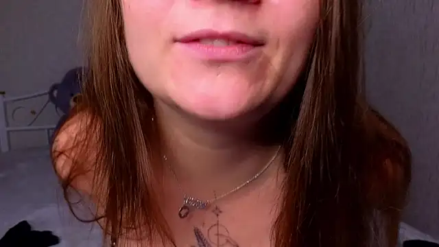 Amy  Leee  online show from November 10, 2025, 6:51 pm