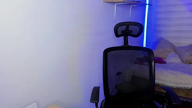 Emily Lindey online show from October 31, 2025, 5:08 am