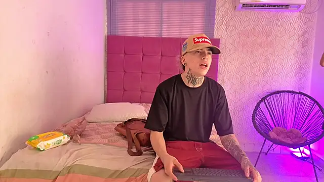 Snapshot of lily_and_wan chatting on December 1, 2025, 1:16 pm lily and wan online show from December 1, 2025, 1:16 pm