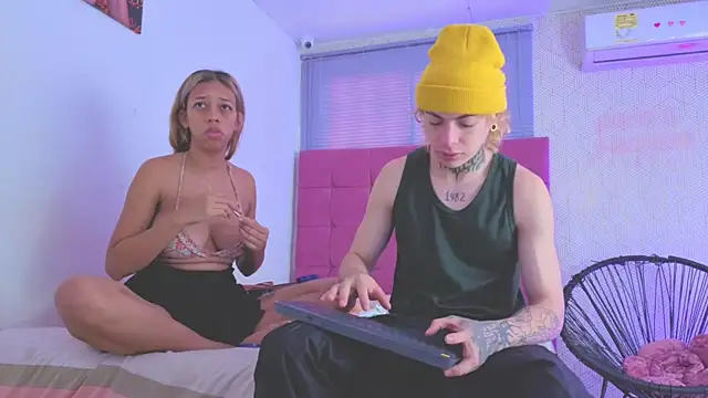 Snapshot of lily_and_wan chatting on December 4, 2025, 1:09 pm lily and wan online show from December 4, 2025, 1:09 pm