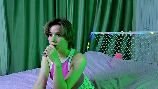 AlisiaEthen online show from November 2, 2025, 8:33 pm