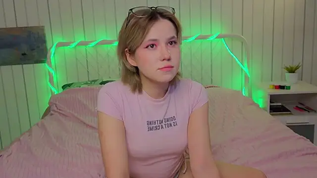 AlisiaEthen online show from November 26, 2025, 8:21 pm