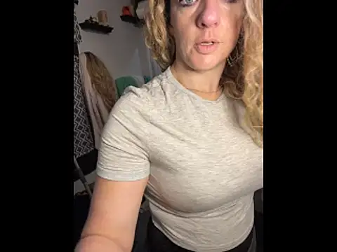 Snapshot of queenkelly1234 chatting on November 23, 2025, 7:46 pm queenkelly1234 online show from November 23, 2025, 7:46 pm