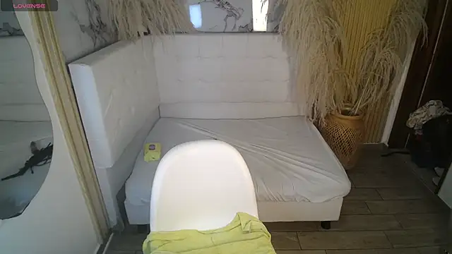  Pamelamilf online show from December 4, 2025, 6:49 pm