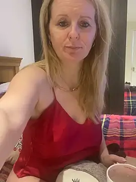 madamlillyrose online show from December 3, 2025, 8:45 am