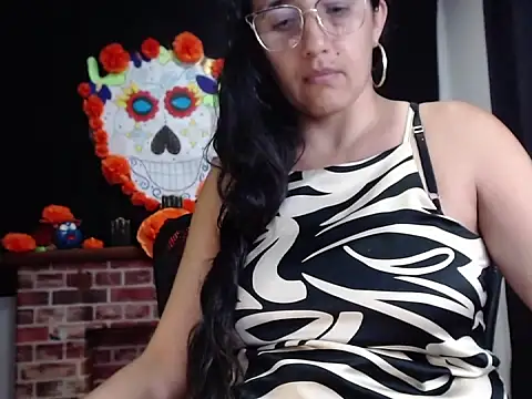 Lucyy Naugthy online show from November 10, 2025, 12:37 pm