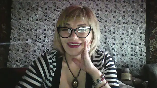 Lia Ray online show from November 24, 2025, 8:30 pm