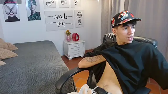 Snapshot of AmethystShadow17 chatting on November 5, 2025, 3:45 pm AmethystShadow17 online show from November 5, 2025, 3:45 pm