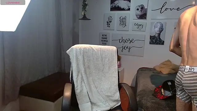 Snapshot of AmethystShadow17 chatting on November 21, 2025, 6:28 pm AmethystShadow17 online show from November 21, 2025, 6:28 pm