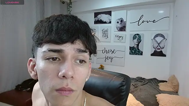 Snapshot of AmethystShadow17 chatting on November 24, 2025, 3:45 pm AmethystShadow17 online show from November 24, 2025, 3:45 pm