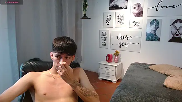 Snapshot of AmethystShadow17 chatting on November 29, 2025, 7:28 pm AmethystShadow17 online show from November 29, 2025, 7:28 pm