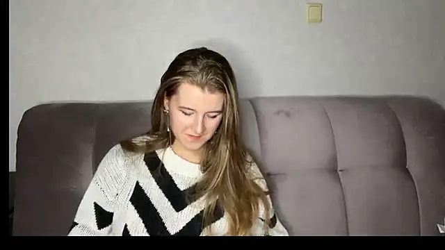 AnnamariaVieu online show from December 4, 2025, 7:44 pm