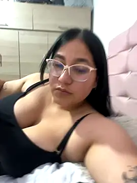 kassandra luxury online show from November 4, 2025, 9:36 pm