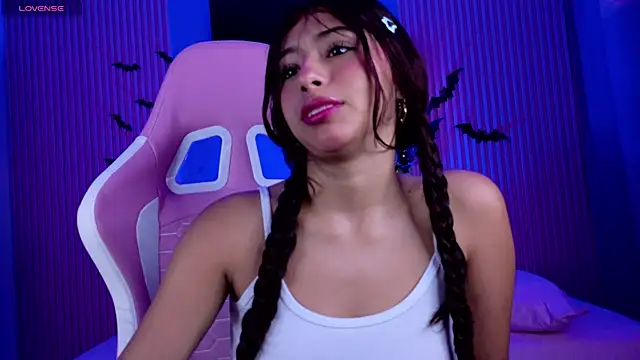 dafne17  online show from October 30, 2025, 12:50 pm