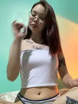 KittyK at online show from November 20, 2025, 9:47 pm