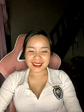 Snapshot of Listen-ly chatting on November 16, 2025, 4:34 pm Listen-ly online show from November 16, 2025, 4:34 pm