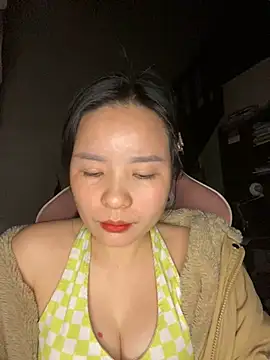 Snapshot of Listen-ly chatting on November 18, 2025, 4:11 pm Listen-ly online show from November 18, 2025, 4:11 pm