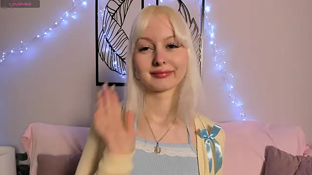 Snapshot of AdeleSilver chatting on October 31, 2025, 2:01 am AdeleSilver online show from October 31, 2025, 2:01 am