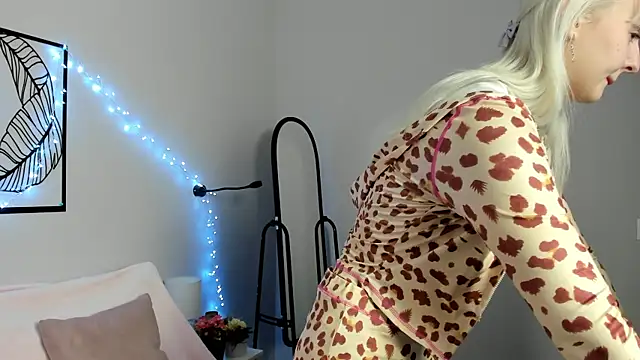 Snapshot of AdeleSilver chatting on November 12, 2025, 2:12 am AdeleSilver online show from November 12, 2025, 2:12 am