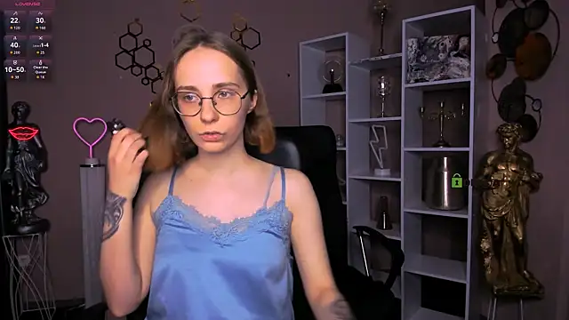 Snapshot of evalora_vei chatting on November 20, 2025, 4:29 pm evalora vei online show from November 20, 2025, 4:29 pm