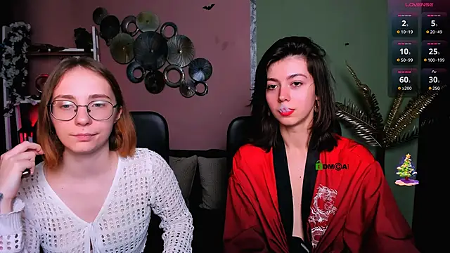 Snapshot of evalora_vei chatting on December 3, 2025, 5:00 pm evalora vei online show from December 3, 2025, 5:00 pm