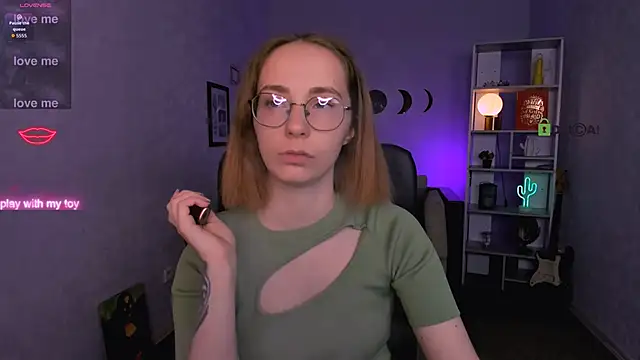 Snapshot of evalora_vei chatting on December 14, 2025, 10:09 am evalora vei online show from December 14, 2025, 10:09 am