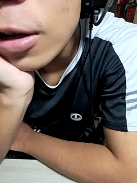 kave2033 online show from October 14, 2025, 2:40 pm