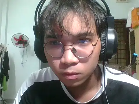 kave2033 online show from November 8, 2025, 4:29 pm