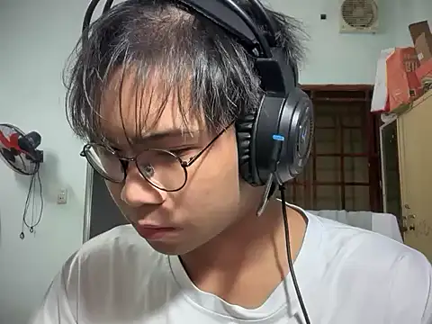 kave2033 online show from November 30, 2025, 3:05 pm