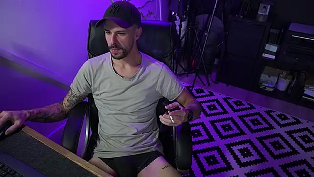 monsieurguitsxxx online show from November 20, 2025, 1:11 pm