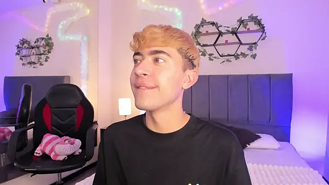 Snapshot of JustinCastiblanco chatting on October 20, 2025, 11:32 am JustinCastiblanco online show from October 20, 2025, 11:32 am