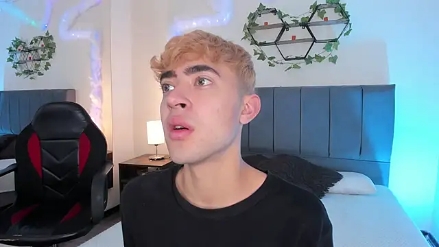 Snapshot of JustinCastiblanco chatting on October 30, 2025, 11:33 am JustinCastiblanco online show from October 30, 2025, 11:33 am