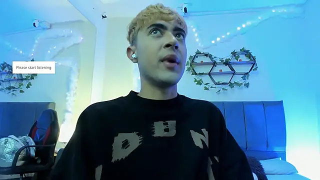 Snapshot of JustinCastiblanco chatting on November 7, 2025, 11:21 am JustinCastiblanco online show from November 7, 2025, 11:21 am