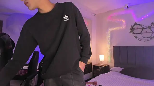 Snapshot of JustinCastiblanco chatting on November 15, 2025, 11:29 am JustinCastiblanco online show from November 15, 2025, 11:29 am