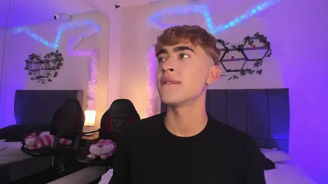 Snapshot of JustinCastiblanco chatting on November 17, 2025, 11:38 am JustinCastiblanco online show from November 17, 2025, 11:38 am