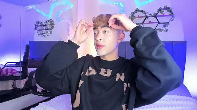 Snapshot of JustinCastiblanco chatting on November 18, 2025, 11:25 am JustinCastiblanco online show from November 18, 2025, 11:25 am