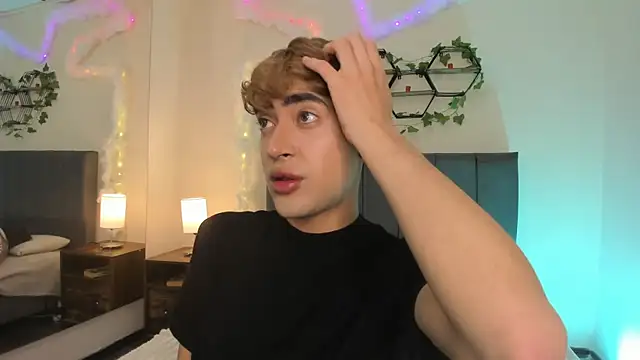 Snapshot of JustinCastiblanco chatting on November 25, 2025, 11:21 am JustinCastiblanco online show from November 25, 2025, 11:21 am