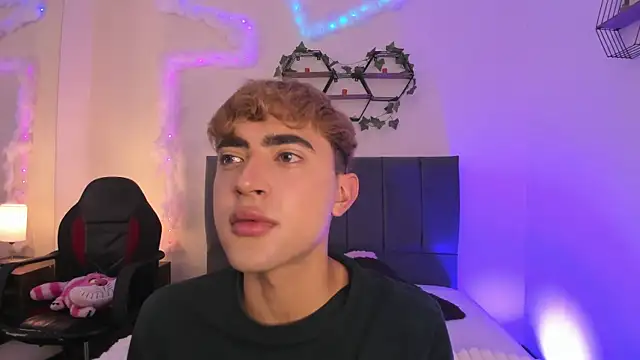 Snapshot of JustinCastiblanco chatting on December 4, 2025, 11:30 am JustinCastiblanco online show from December 4, 2025, 11:30 am