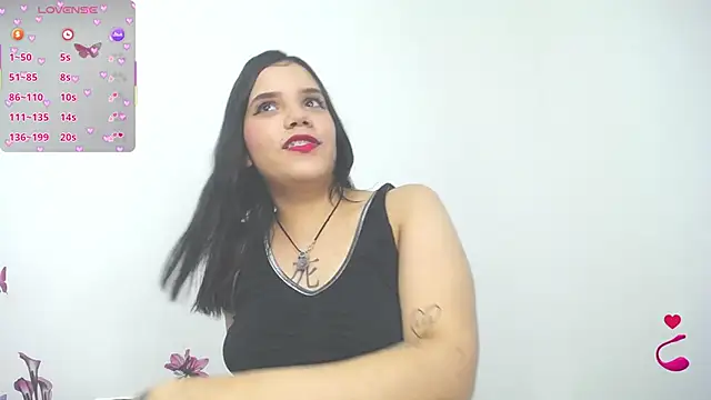 Snapshot of issa_bella18 chatting on November 18, 2025, 3:23 am issa bella18 online show from November 18, 2025, 3:23 am