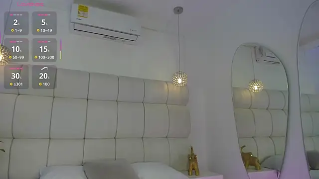 Emili  Jackson online show from November 30, 2025, 3:43 am