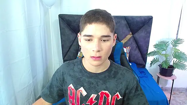 Snapshot of Mattass18 chatting on October 16, 2025, 3:35 pm Mattass18 online show from October 16, 2025, 3:35 pm