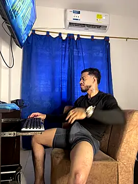 Kylian Alessandro online show from December 4, 2025, 3:10 pm