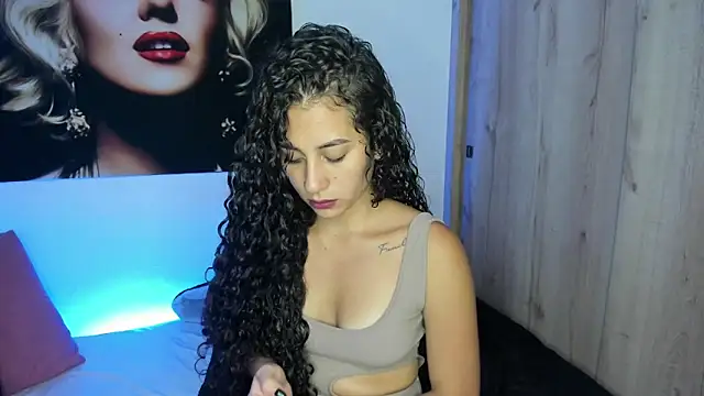 fernanda317 online show from November 7, 2025, 10:43 pm