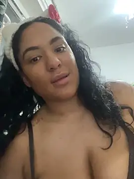 Snapshot of CocoRaexx chatting on November 7, 2025, 5:24 pm CocoRaexx online show from November 7, 2025, 5:24 pm