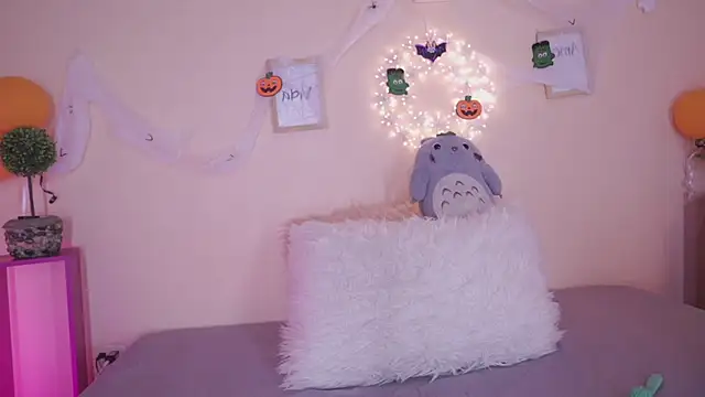 Meggie  online show from October 31, 2025, 10:55 pm