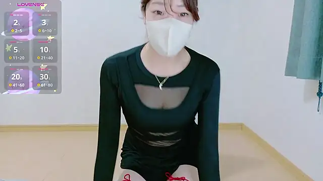 Snapshot of TSUKI_circle chatting on November 2, 2025, 5:10 am TSUKI circle online show from November 2, 2025, 5:10 am